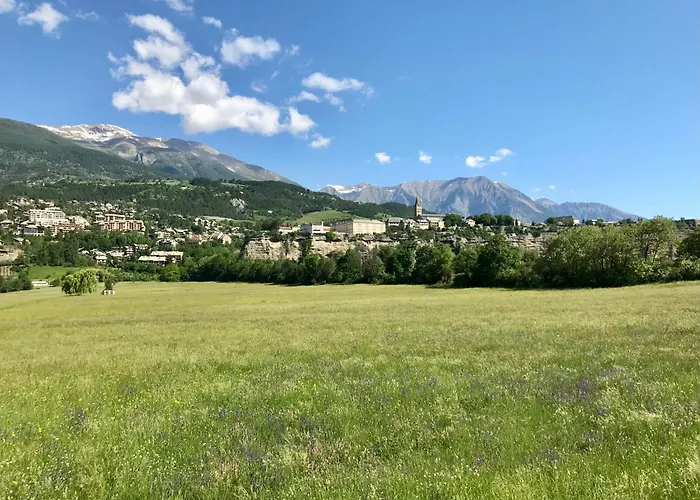 Le Pied De Ville Mont Guillaume
